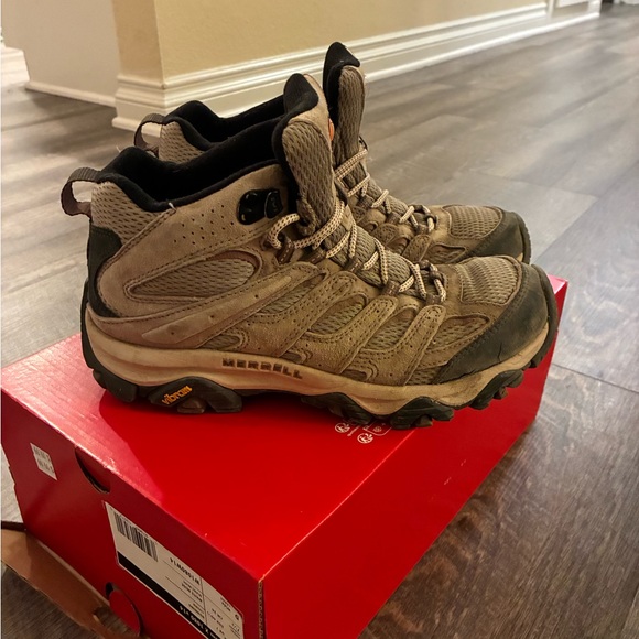 Merrell Women's Boots Moab’s 3 - 8.5 wide - Picture 8 of 10